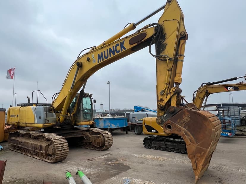 New Holland E 485